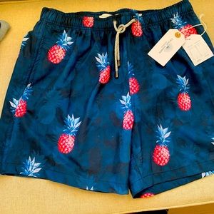 NWT men’s XL swim trunks.Purchased on here but didn’t work, fit more like a lg